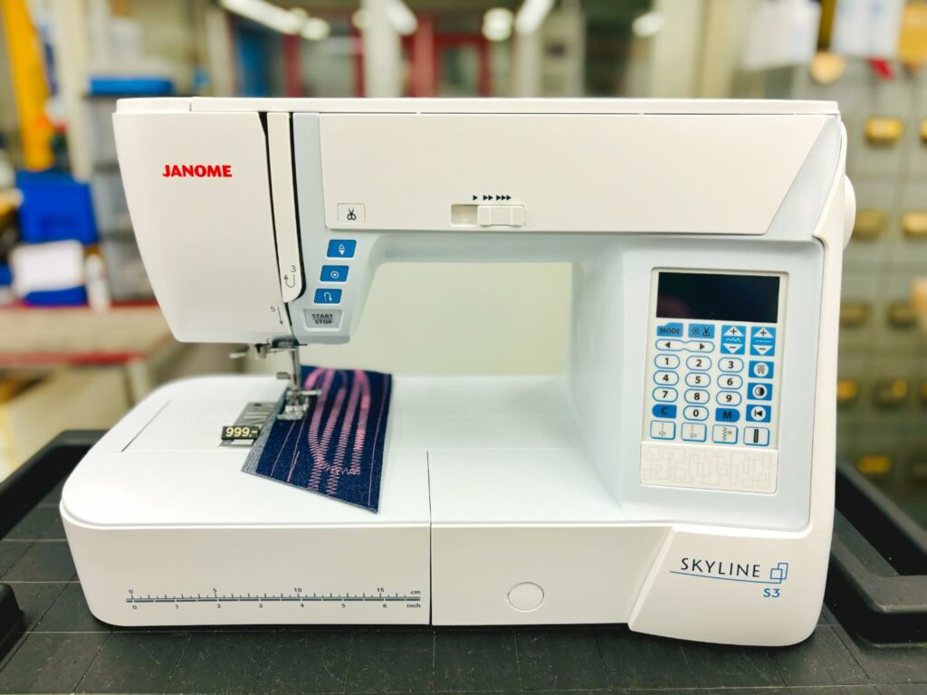 JANOME SKYLINE S3