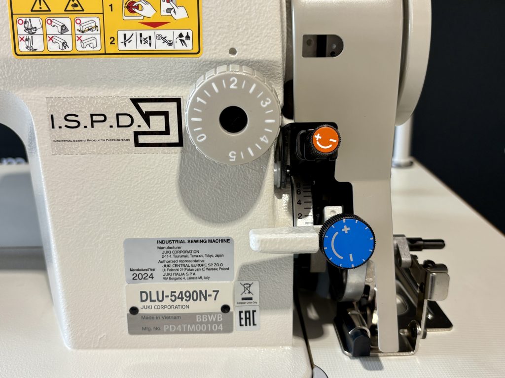 JUKI DLU-5490N-7 industriële lockstitch-naaimachine met automatische draadafsnijder.