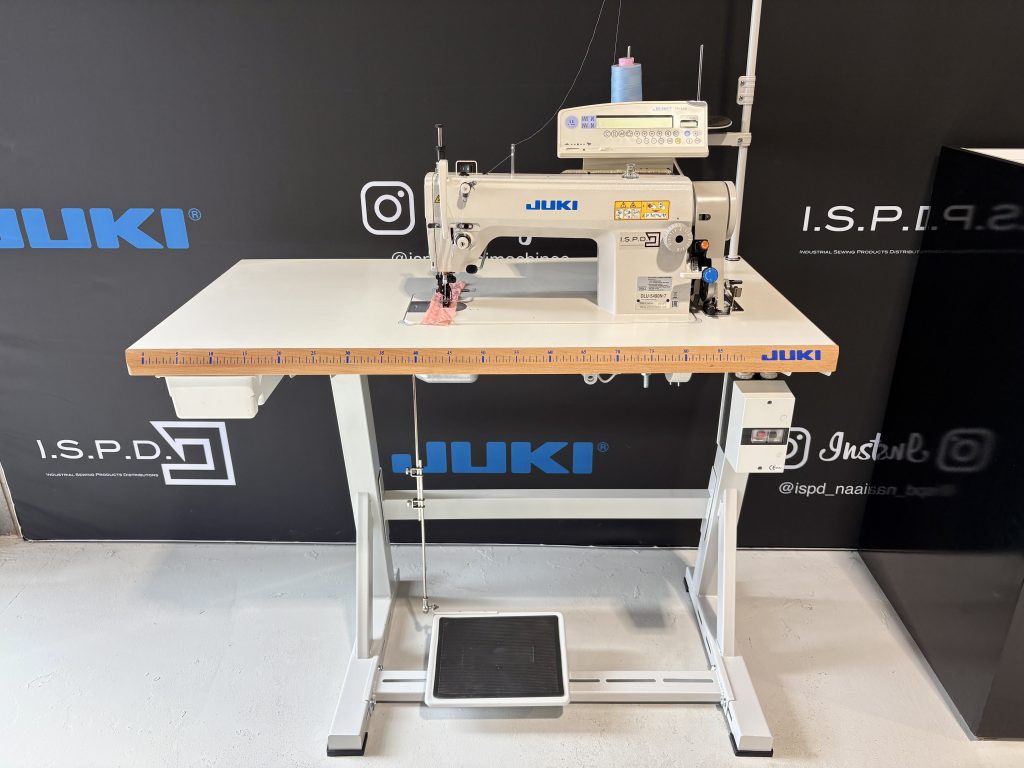 Professionele JUKI DLU-5490N-7 naaimachine, efficiënt en nauwkeurig naaien.
