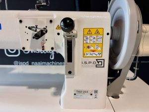 JUKI TNU-243 met triple feed en maximale steeklengte van 15 mm, geschikt voor leer en tentdoek.