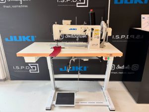 JUKI TNU-243 industriële naaimachine voor zware materialen.