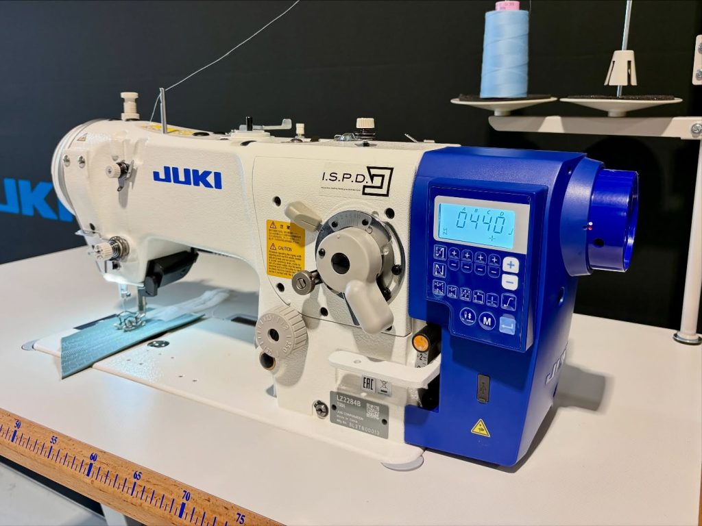 UKI LZ-2284B industriële naaimachine met 2-staps zigzagsteek voor sterke en nauwkeurige stiknaden.