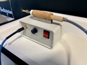 Lederen afwerkingsfilterapparaat voor het verwerken en afwerken van handtassen